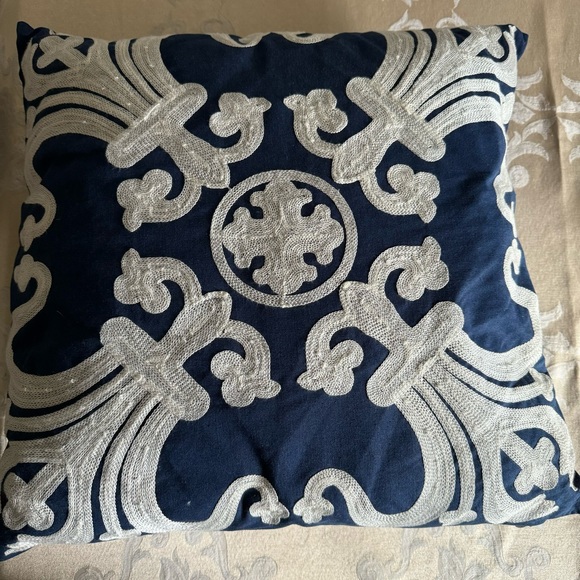 Safavieh Collette Navy and White Square 18” Pillows Beautiful Accent Pillows - Picture 2 of 7